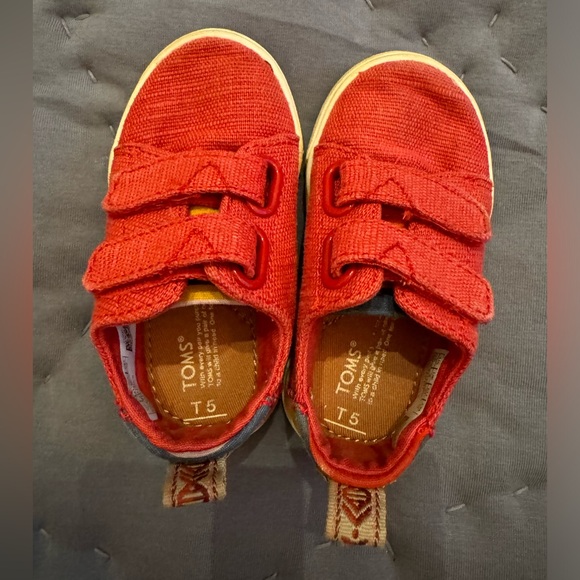 Toms toddler size 5 Velcro shoe - Picture 3 of 6